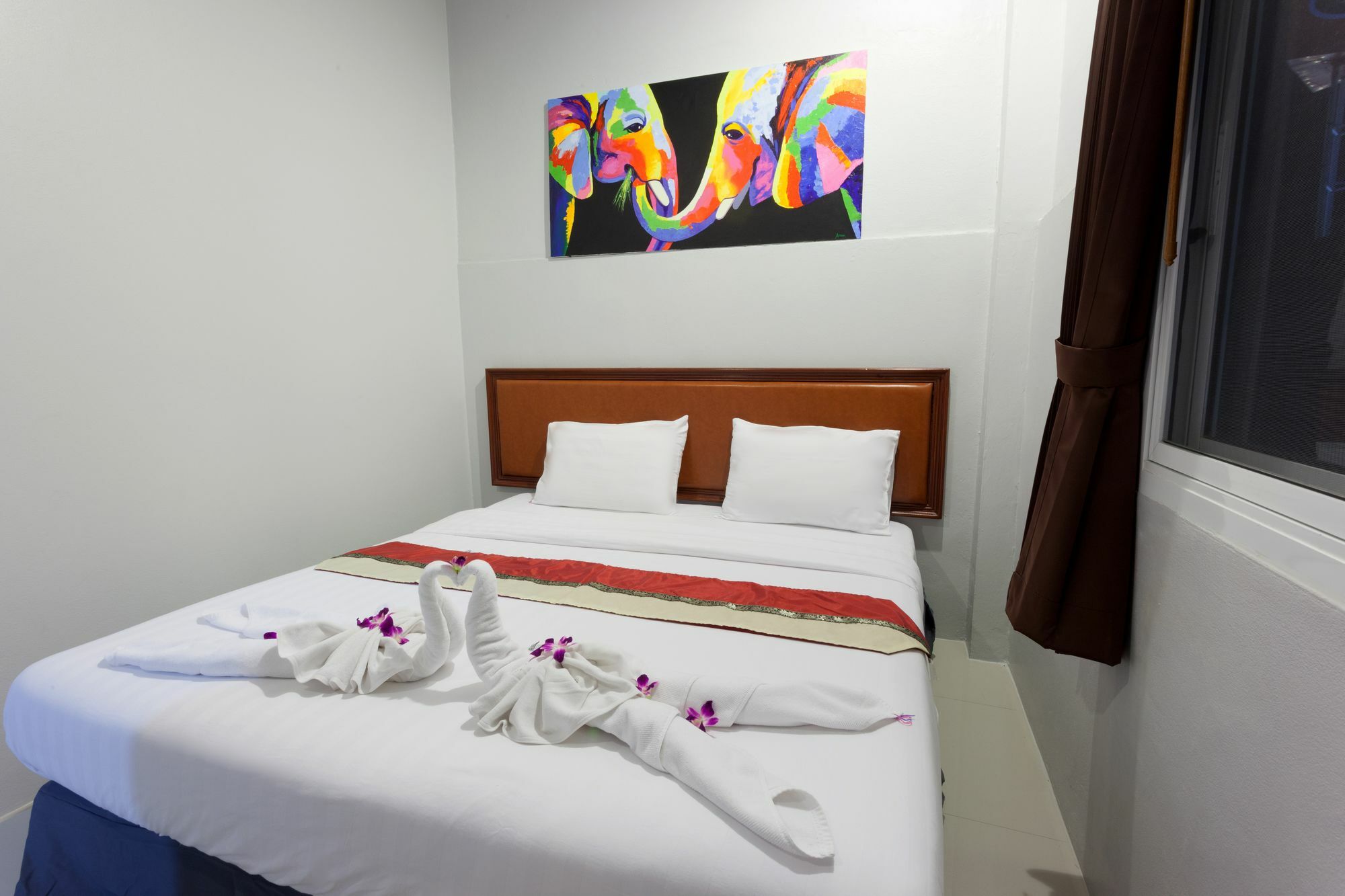Freedom Hotel Patong Экстерьер фото