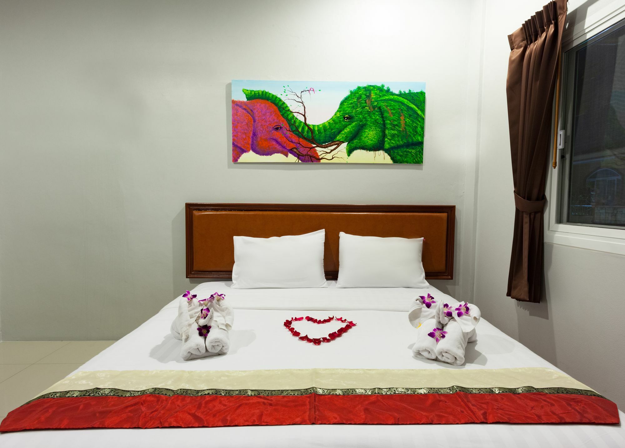 Freedom Hotel Patong Экстерьер фото
