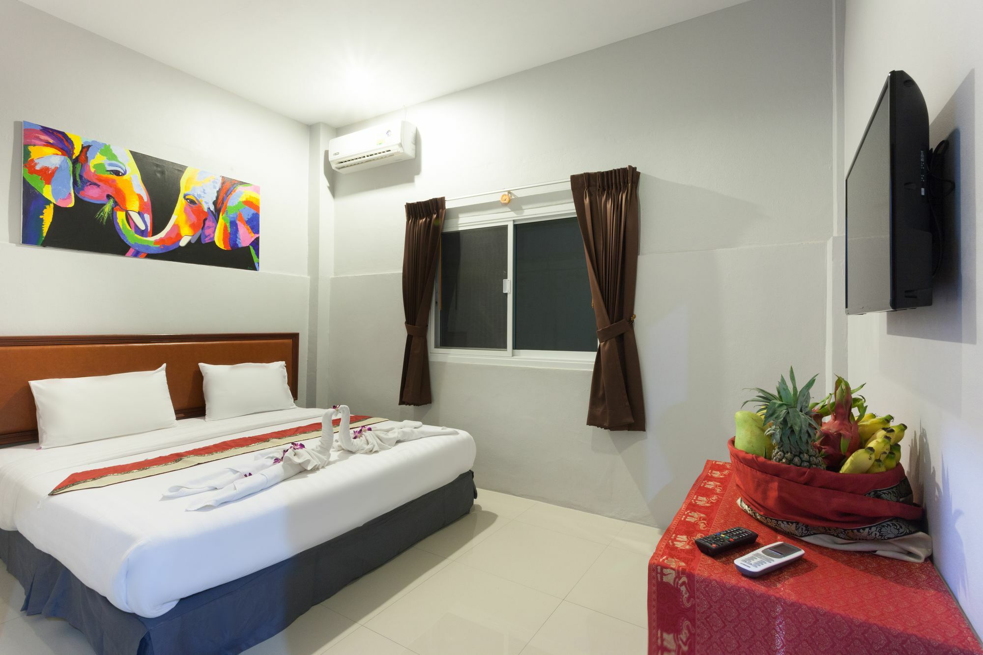 Freedom Hotel Patong Экстерьер фото