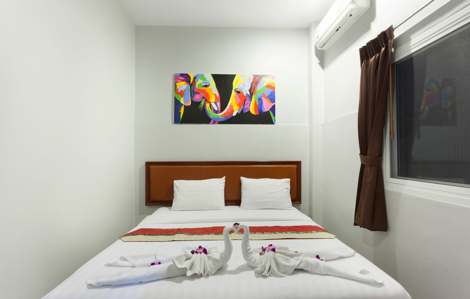 Freedom Hotel Patong Экстерьер фото