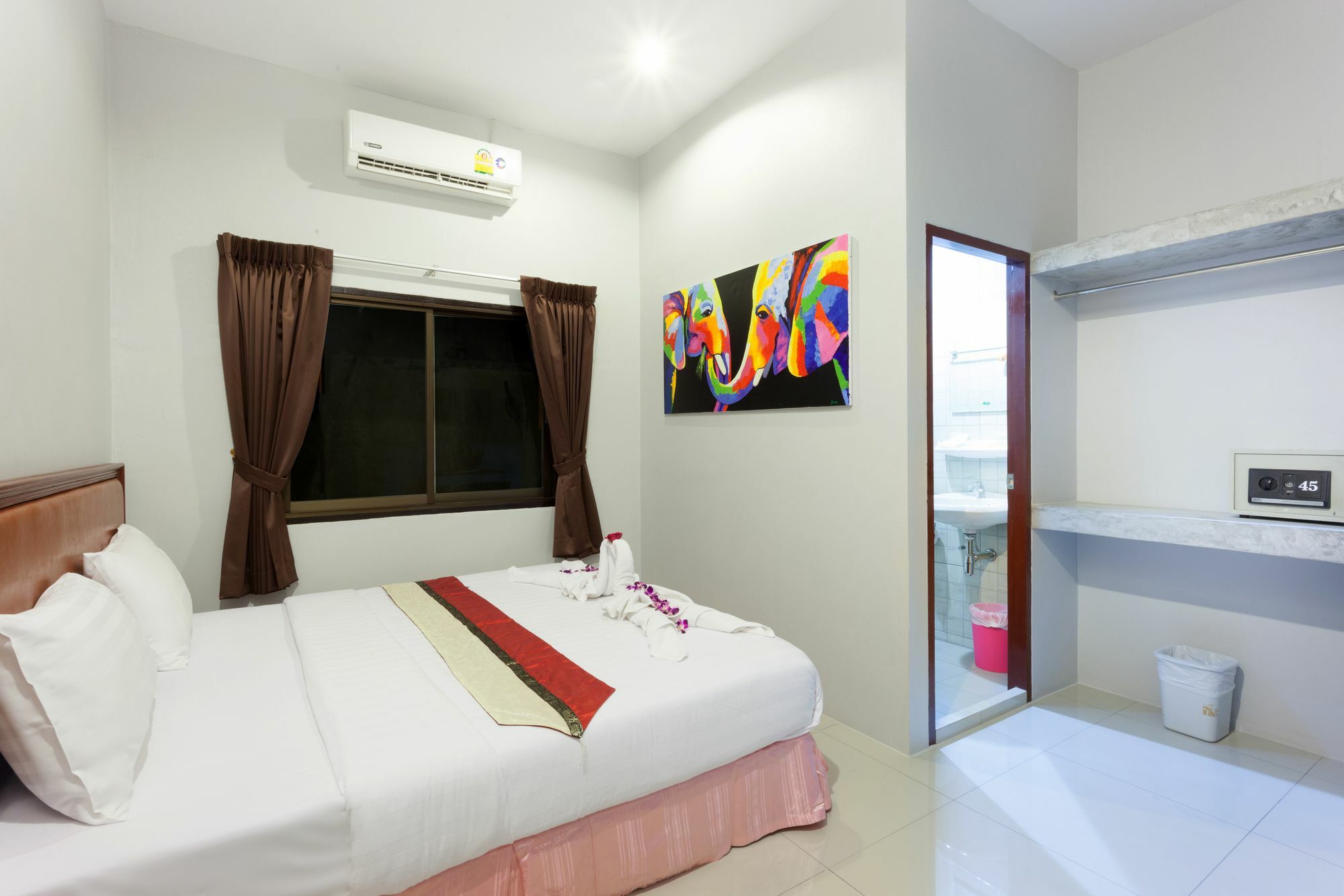 Freedom Hotel Patong Экстерьер фото