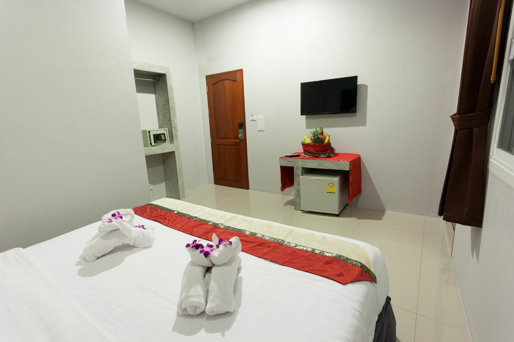 Freedom Hotel Patong Экстерьер фото